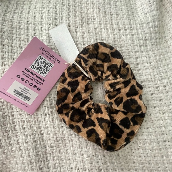 BNWT Lucy & Yak leopard jumbo scrunchie - Picture 2 of 3
